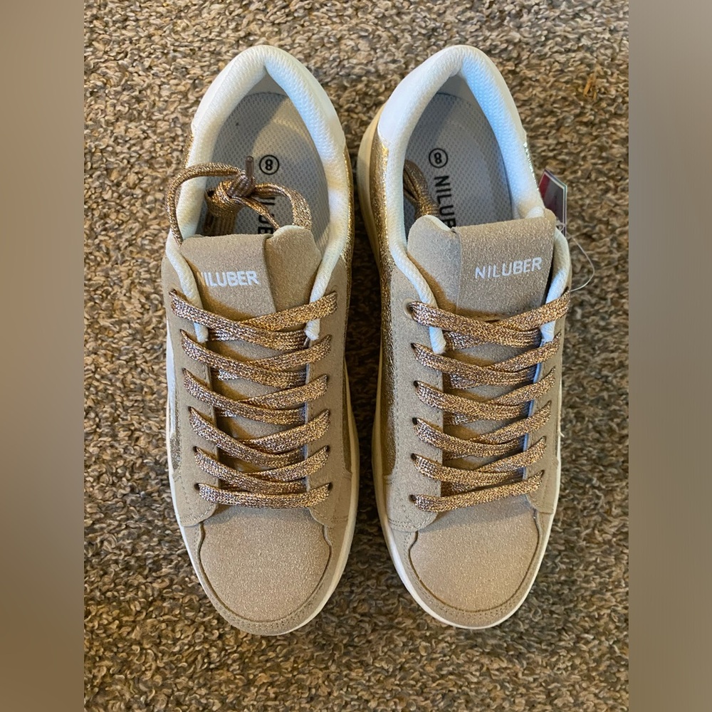 Women’s Niluber walking shoe star gold size 8